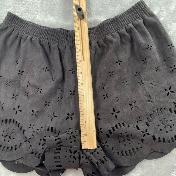 Design Lab Shorts Medium Black Faux Suede Laser Cut Scalloped Hem Lord & Taylor - Picture 8 of 16